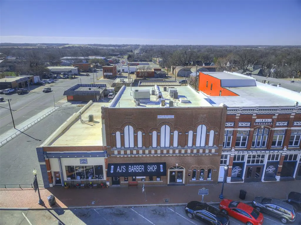 Front exterior — 107 W Harrison Avenue, Guthrie, OK 73044