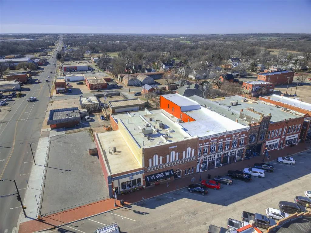 Photo 7 — 107 W Harrison Avenue, Guthrie, OK 73044