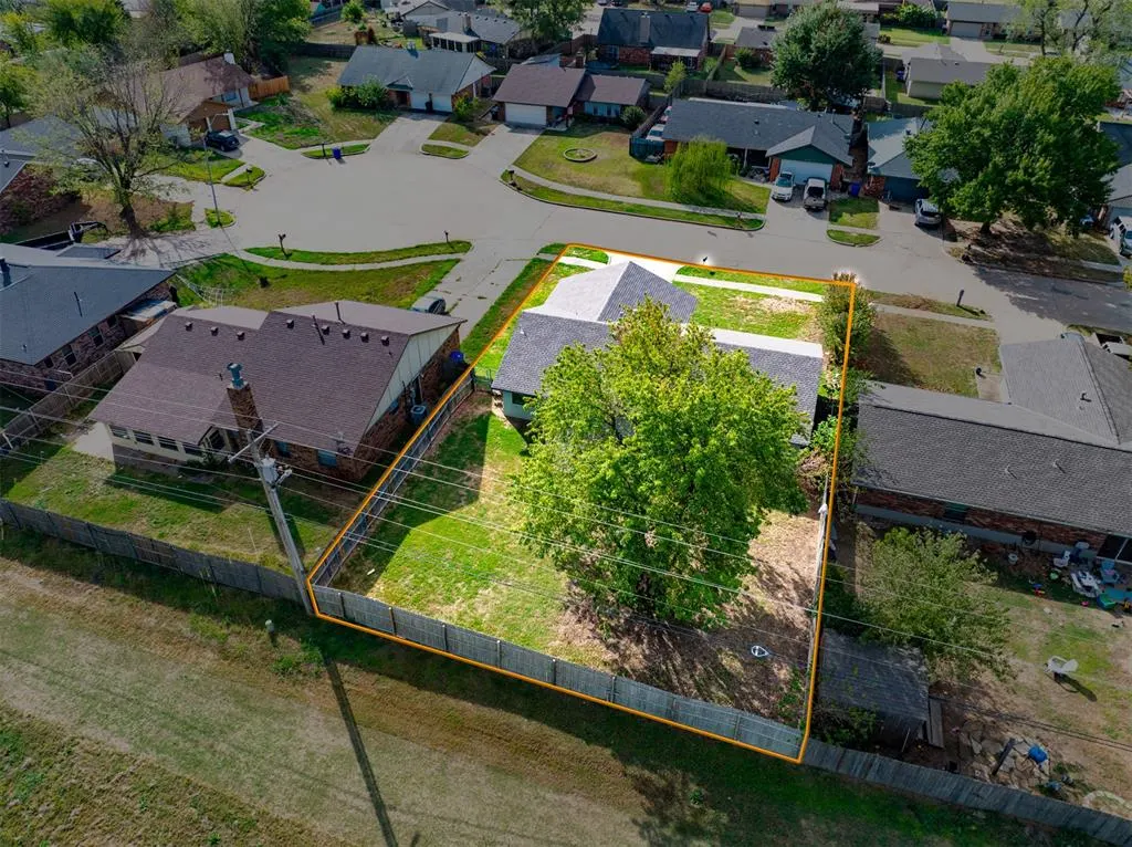 Photo 3 — 1923 Wilmington Court, Norman, OK 73071