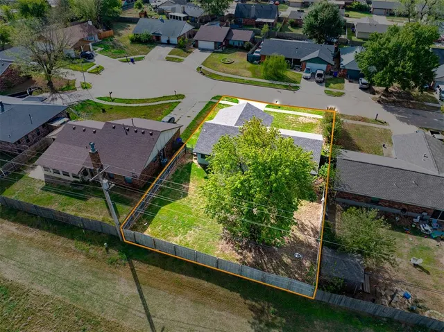 Photo 3 — 1923 Wilmington Court, Norman, OK 73071
