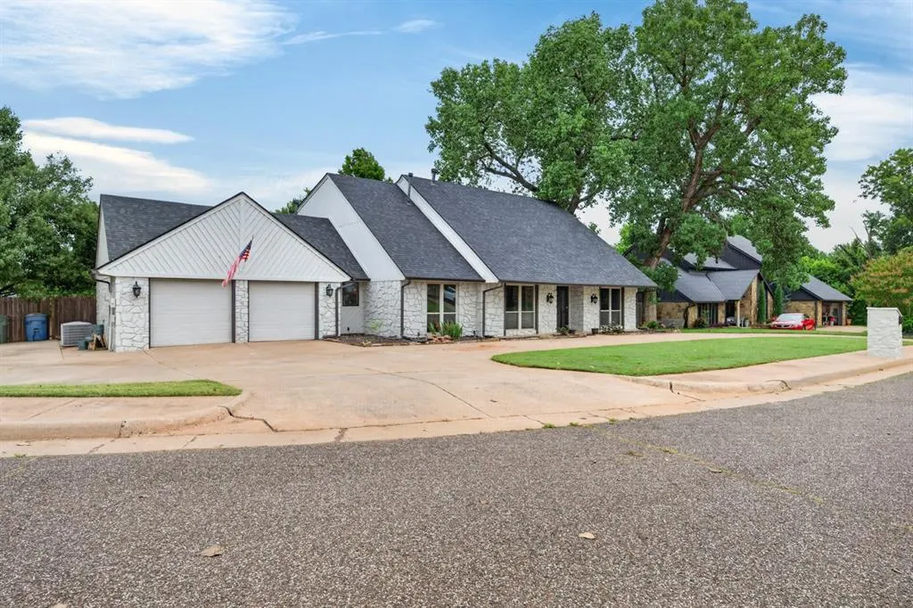 Front exterior — 1809 Nighthawk Court, Edmond, OK 73034