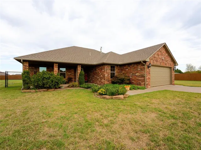 Photo 2 — 1880 Ken Drive, Guthrie, OK 73044