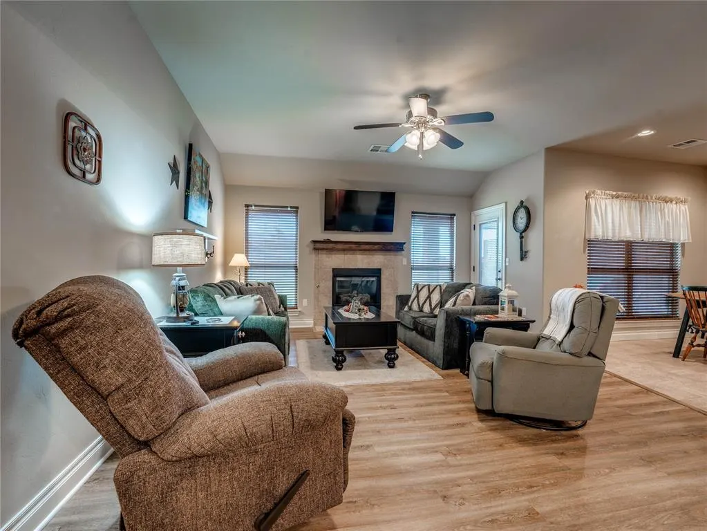 Photo 5 — 1880 Ken Drive, Guthrie, OK 73044