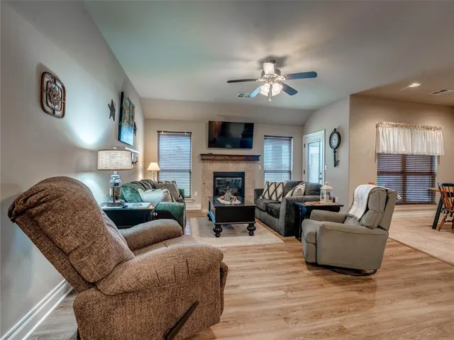 Photo 5 — 1880 Ken Drive, Guthrie, OK 73044