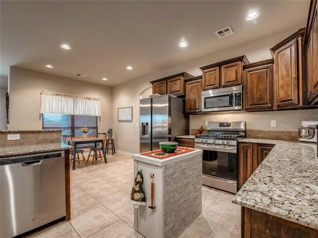 Photo 9 — 1880 Ken Drive, Guthrie, OK 73044