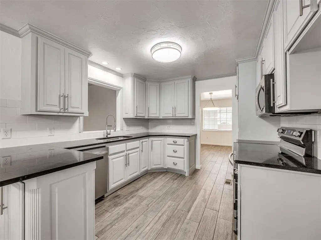 Photo 11 — 6312 Overcourt Manor, Oklahoma City, OK 73132