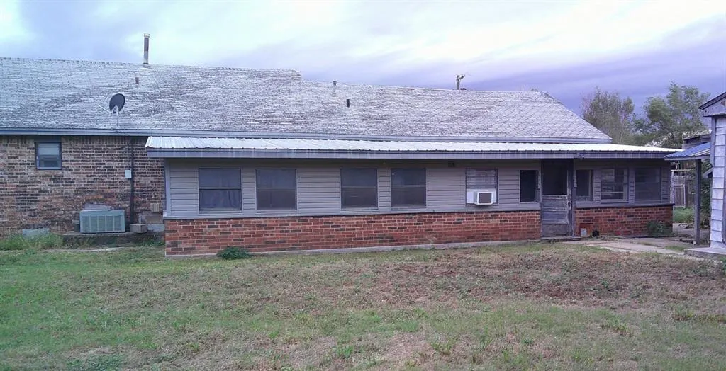 Photo 7 — 420 S 3rd Street, Cyril, OK 73029