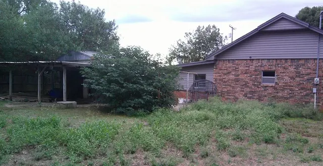 Photo 8 — 420 S 3rd Street, Cyril, OK 73029