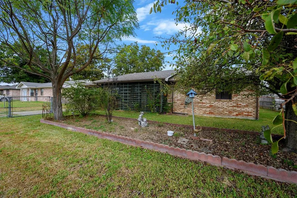 Front exterior — 1703 La Rosa Street, Idabel, OK 74745