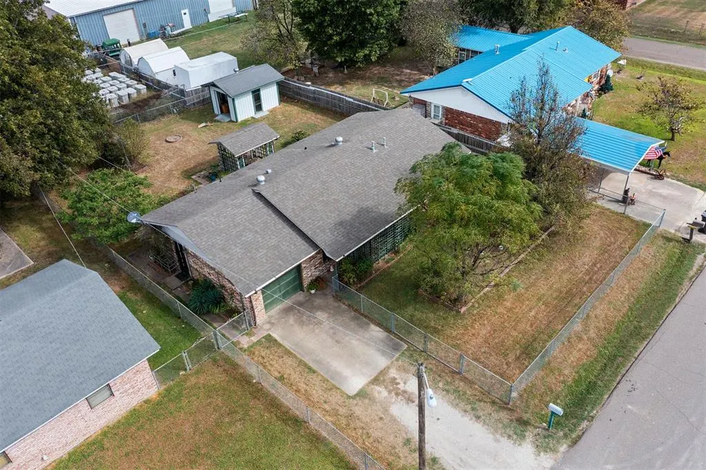 Photo 2 — 1703 La Rosa Street, Idabel, OK 74745