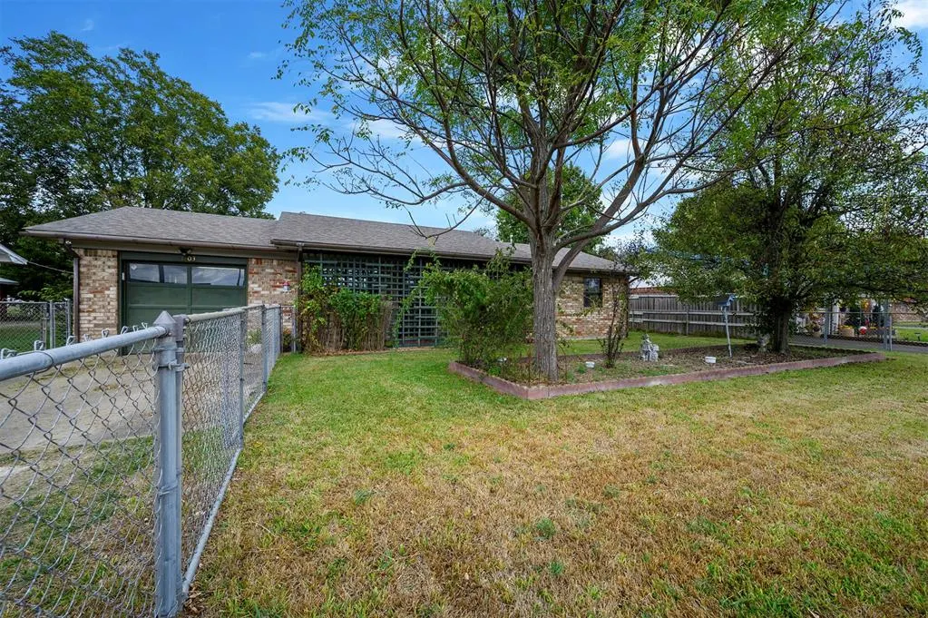 Photo 3 — 1703 La Rosa Street, Idabel, OK 74745