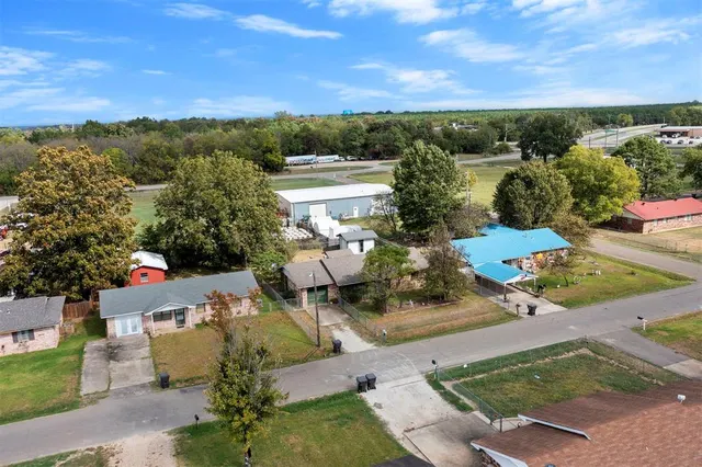 Photo 4 — 1703 La Rosa Street, Idabel, OK 74745