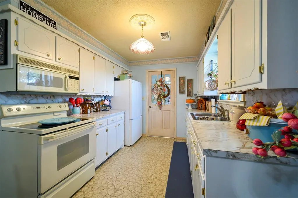 Photo 10 — 1703 La Rosa Street, Idabel, OK 74745