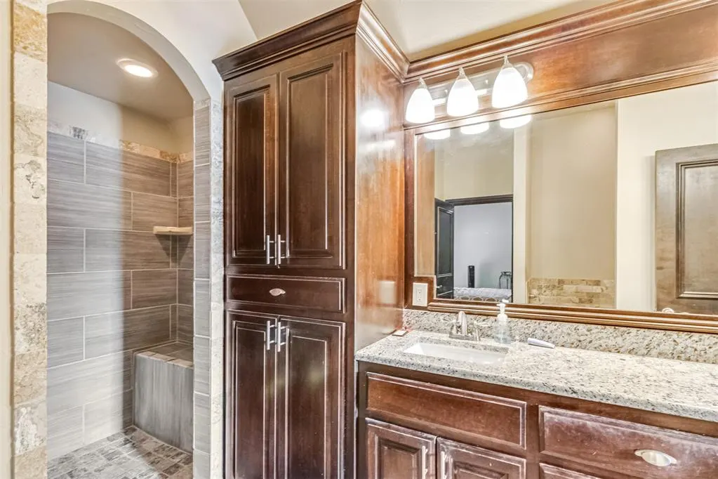 Photo 8 — 413 S Riverside Drive, Moore, OK 73160