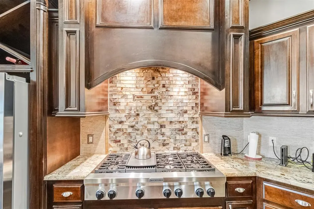 Photo 10 — 413 S Riverside Drive, Moore, OK 73160