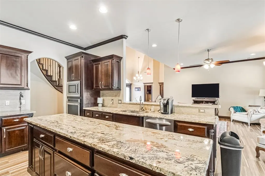 Photo 11 — 413 S Riverside Drive, Moore, OK 73160