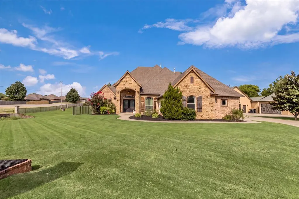 Photo 3 — 413 S Riverside Drive, Moore, OK 73160