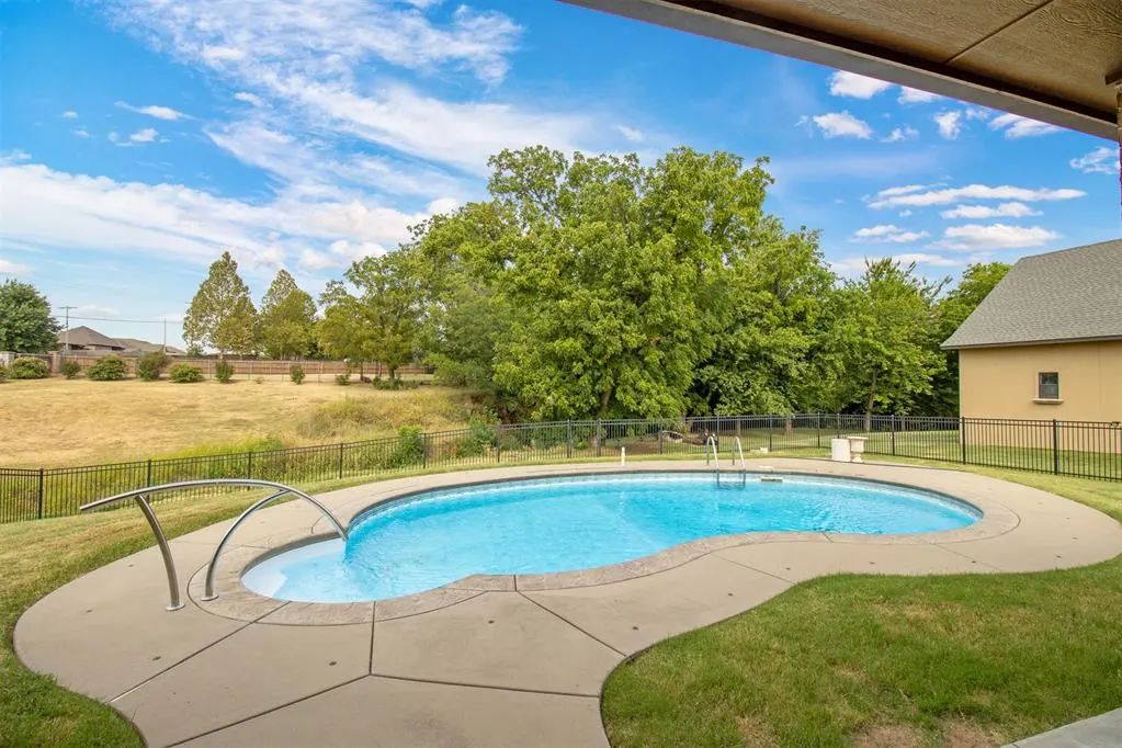Photo 37 — 413 S Riverside Drive, Moore, OK 73160