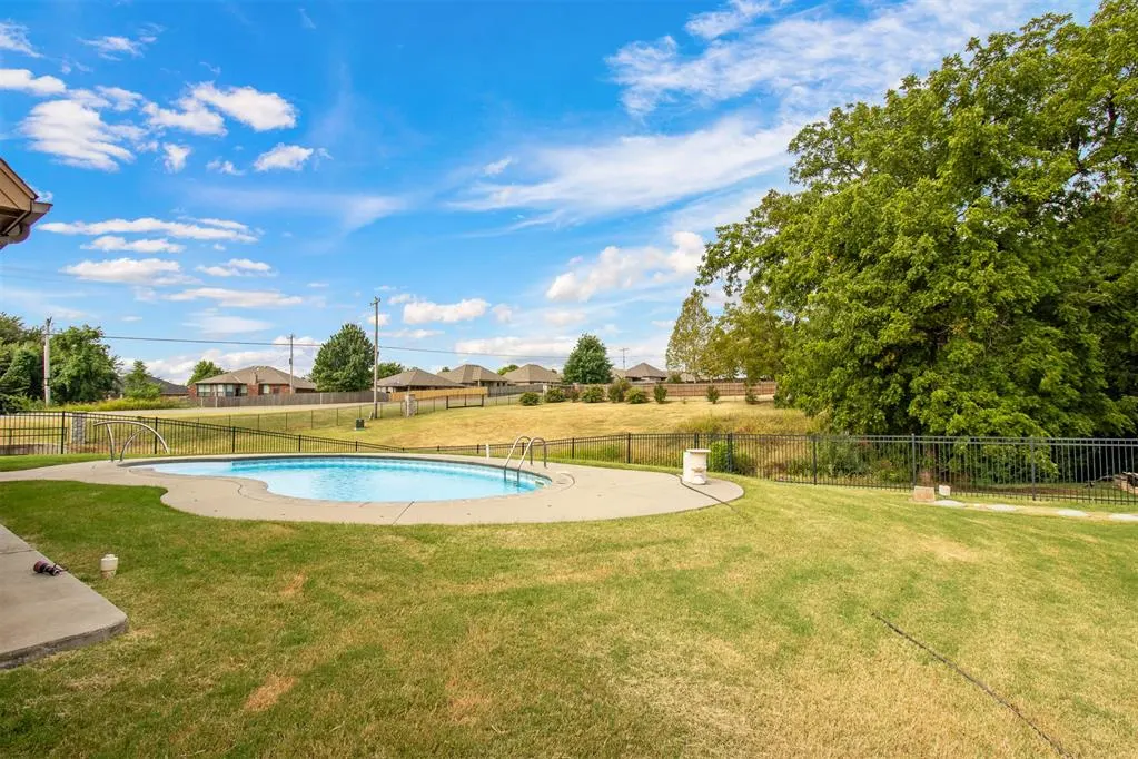 Photo 40 — 413 S Riverside Drive, Moore, OK 73160