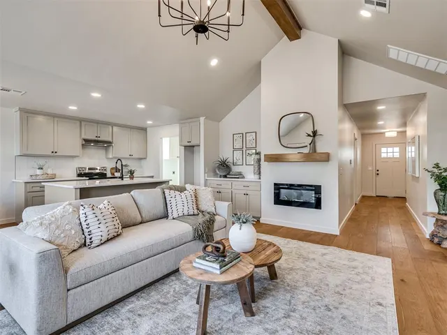 Photo 4 — 844 NW 105th Street, Oklahoma City, OK 73114