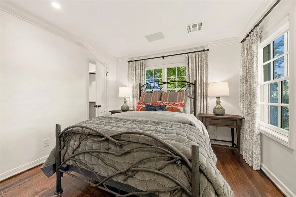 Photo 27 — Address unavailable, Nichols Hills, OK 73116