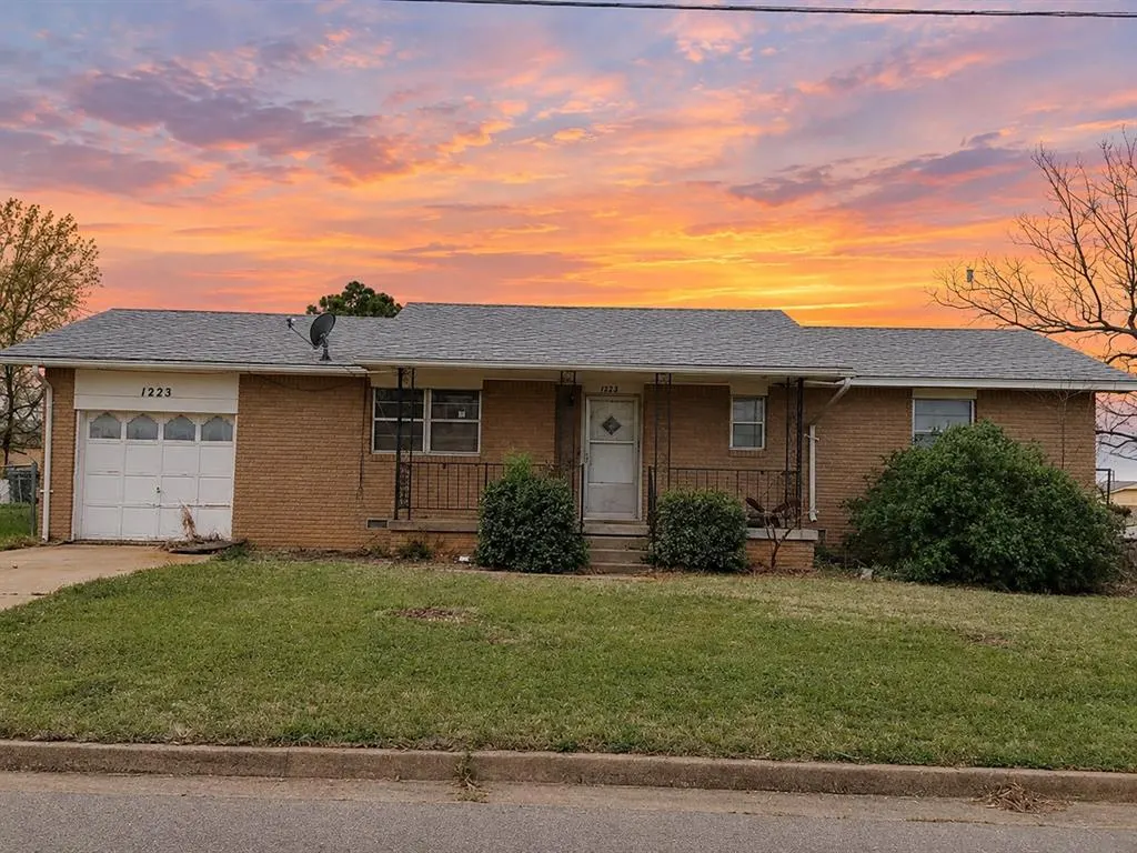 Front exterior — 1223 N 14th Street, Perry, OK 73077