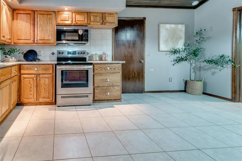 Photo 5 — 2317 NW 113th Street, Oklahoma City, OK 73120