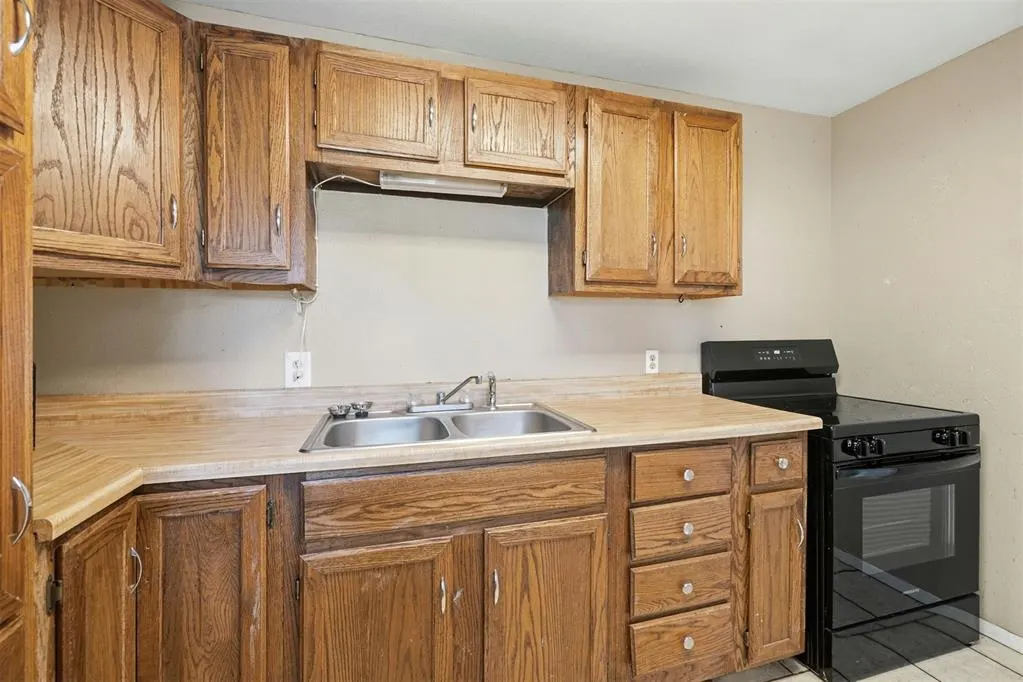 Photo 11 — 1021 E Walnut Street, Altus, OK 73521