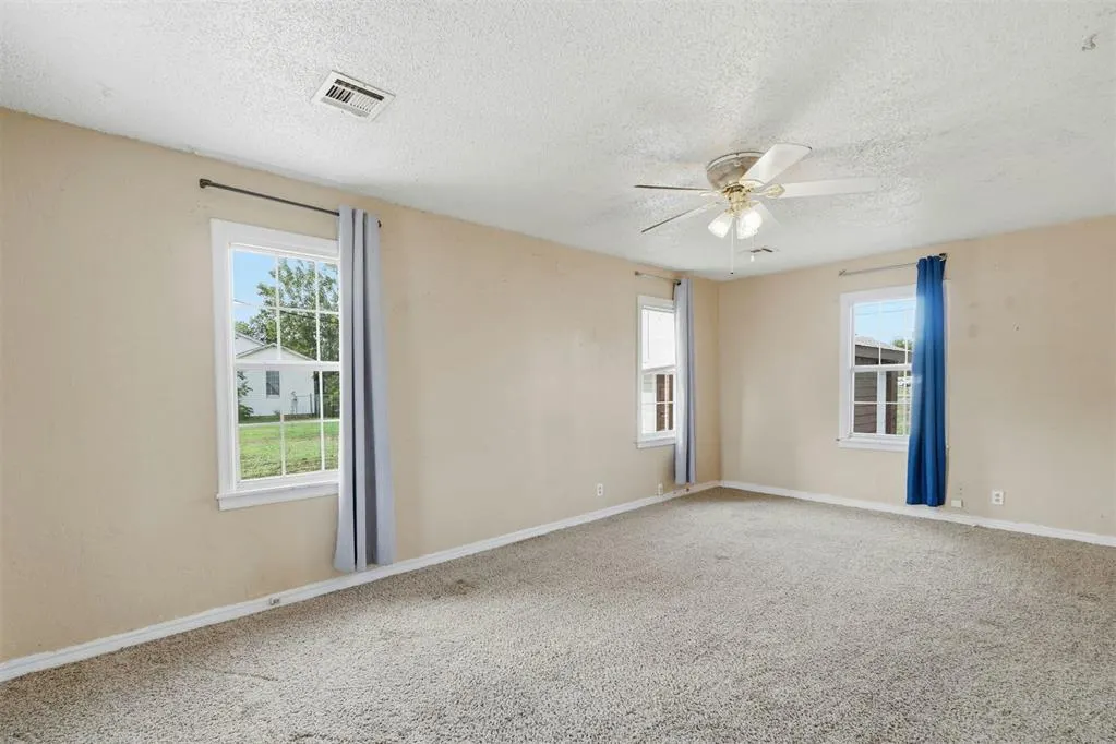 Photo 15 — 1021 E Walnut Street, Altus, OK 73521