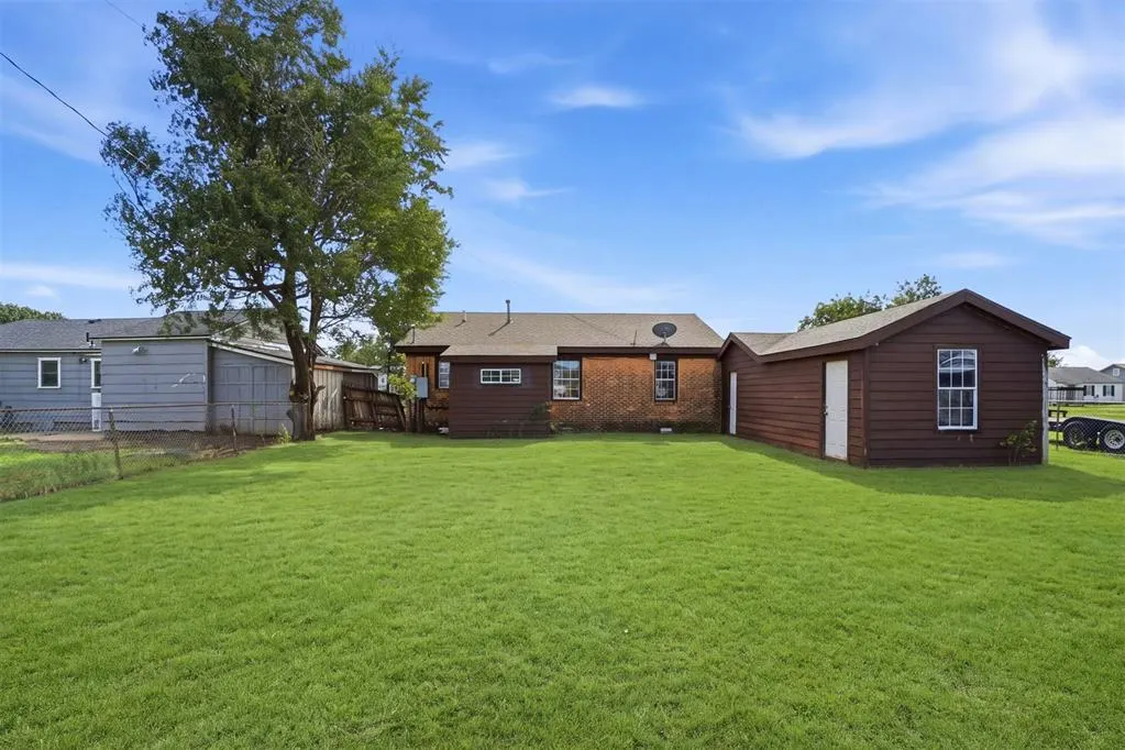 Photo 22 — 1021 E Walnut Street, Altus, OK 73521