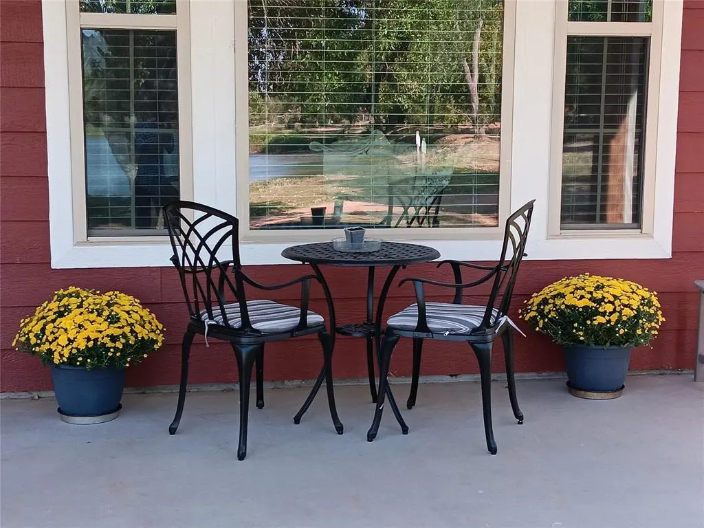 Photo 2 — 1830 N Eastlake Drive, Crescent, OK 73028