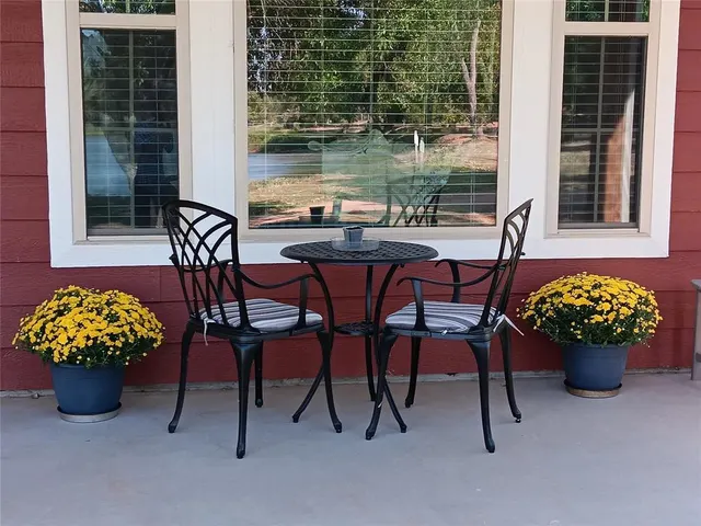 Photo 2 — 1830 N Eastlake Drive, Crescent, OK 73028