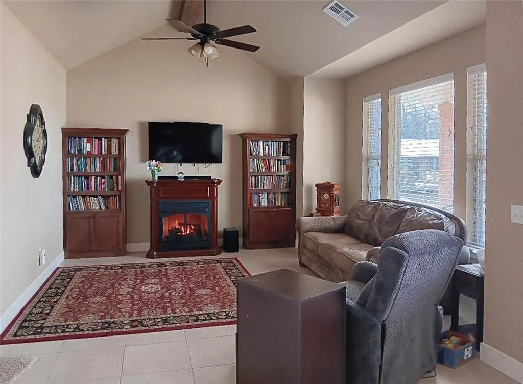 Photo 3 — 1830 N Eastlake Drive, Crescent, OK 73028