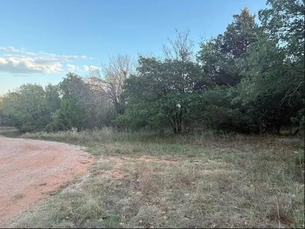 Front exterior — 1400 E Barbara Drive, Guthrie, OK 73044