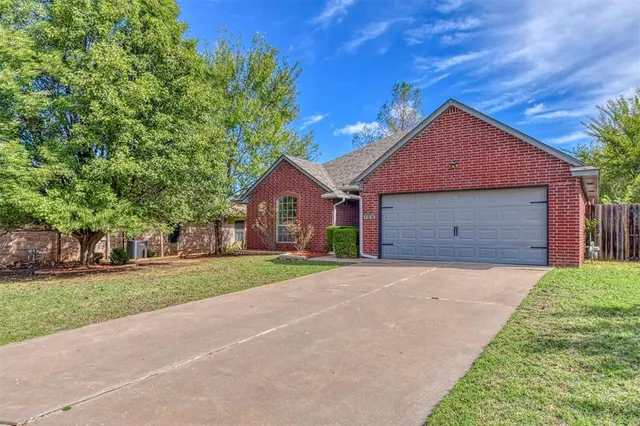 Photo 2 — 109 Greentree Drive, Noble, OK 73068