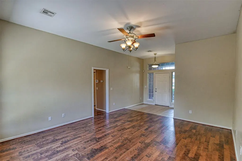 Photo 8 — 109 Greentree Drive, Noble, OK 73068