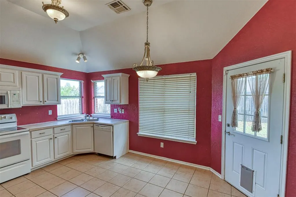 Photo 9 — 109 Greentree Drive, Noble, OK 73068