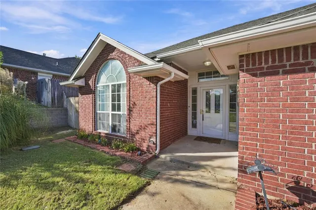 Photo 2 — 11513 Devonbrook Court, Midwest City, OK 73130