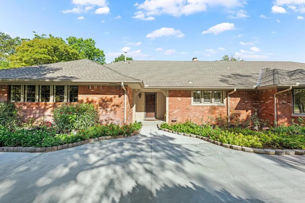 Photo 2 — 2401 Rosewood Lane, Edmond, OK 73013