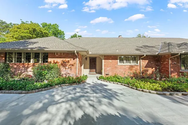 Photo 2 — 2401 Rosewood Lane, Edmond, OK 73013