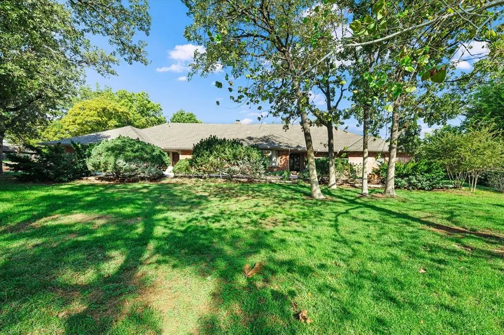 Photo 4 — 2401 Rosewood Lane, Edmond, OK 73013