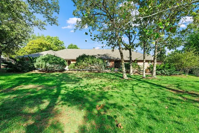 Photo 4 — 2401 Rosewood Lane, Edmond, OK 73013