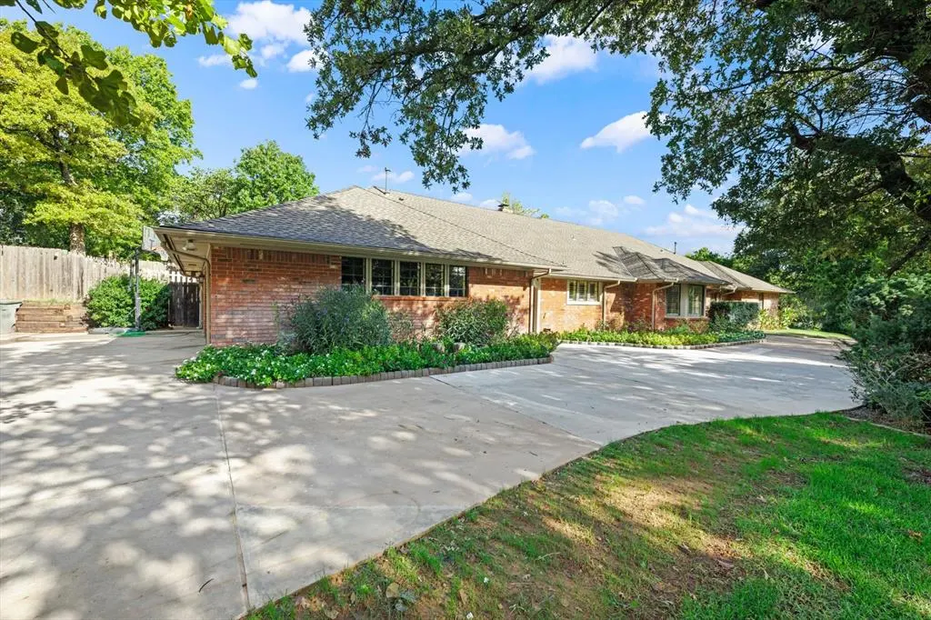 Photo 5 — 2401 Rosewood Lane, Edmond, OK 73013