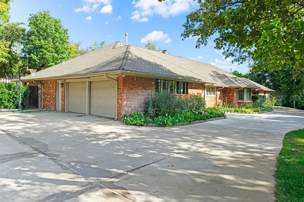 Photo 6 — 2401 Rosewood Lane, Edmond, OK 73013