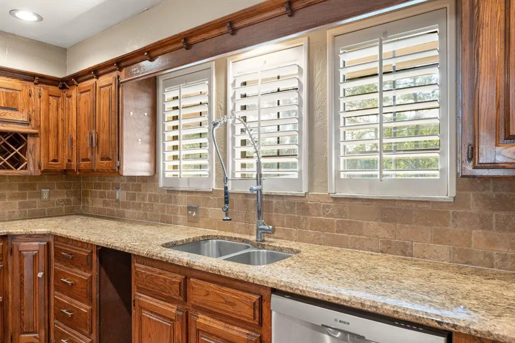 Photo 13 — 2401 Rosewood Lane, Edmond, OK 73013