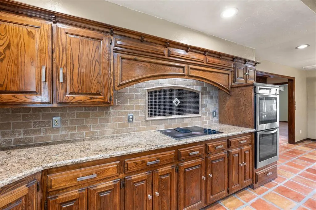 Photo 16 — 2401 Rosewood Lane, Edmond, OK 73013