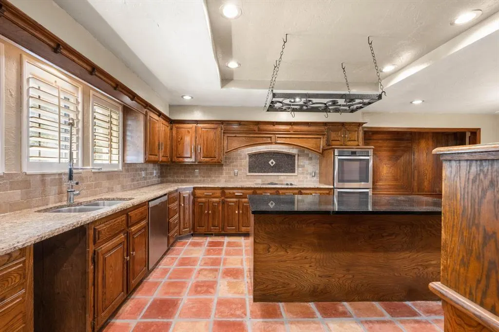 Photo 17 — 2401 Rosewood Lane, Edmond, OK 73013