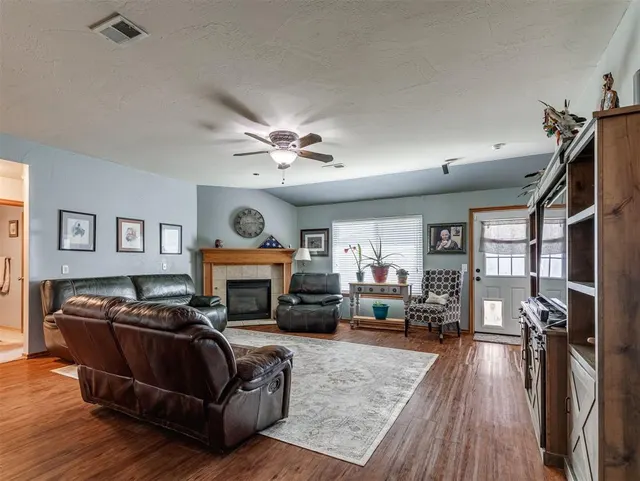 Photo 3 — 11004 NW 101st Street, Yukon, OK 73099