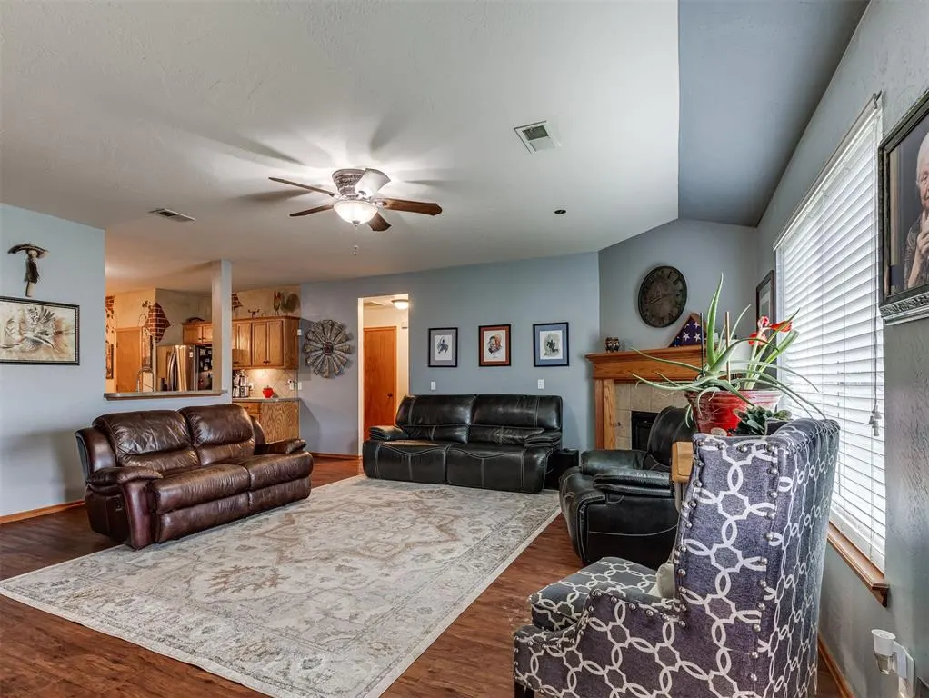 Photo 5 — 11004 NW 101st Street, Yukon, OK 73099