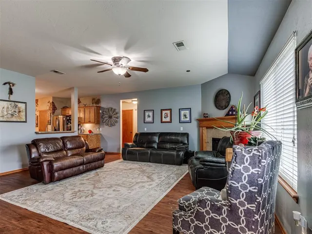 Photo 5 — 11004 NW 101st Street, Yukon, OK 73099